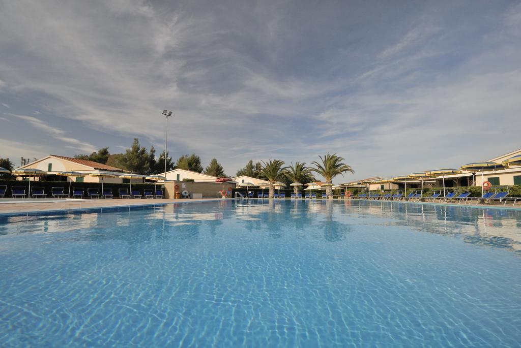 La Cecinella Apartments Marina di Cecina Buitenkant foto