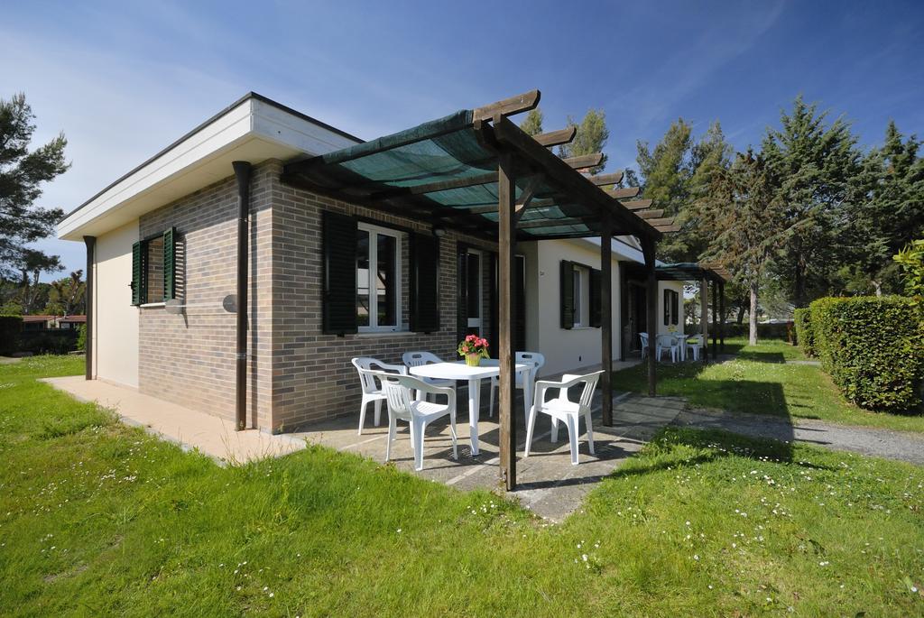 La Cecinella Apartments Marina di Cecina Buitenkant foto